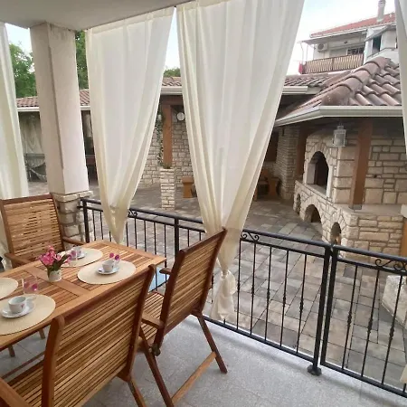 Lovely 1 - Bedroom Lena Vantacici