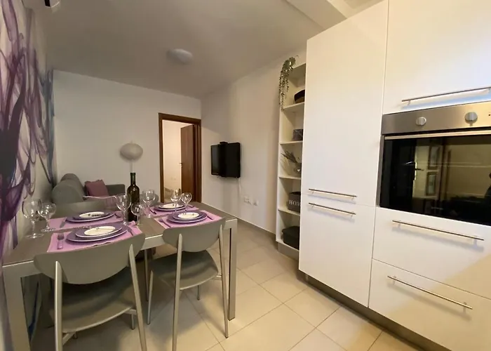 Appartement Lovely 1 - Bedroom Lena Vantacici