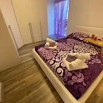 Apartment Lovely 1 - Bedroom Lena Vantacici