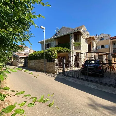 Lovely 1 - Bedroom Lena *