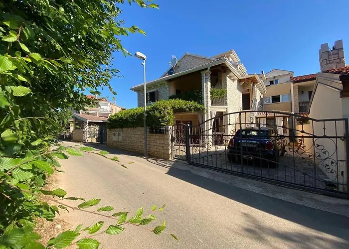 Lovely 1 - Bedroom Lena *