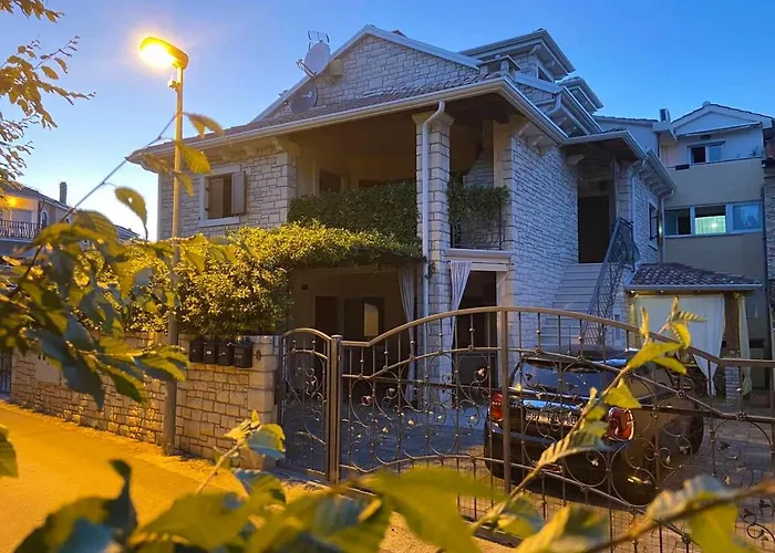 Lovely 1 - Bedroom Lena شقة *